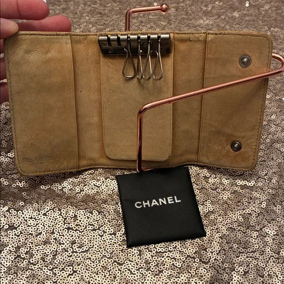 CHANEL Tan Suede Mini Wallet Stars & Hearts VINTAGE Key Holder - Picture 6 of 9